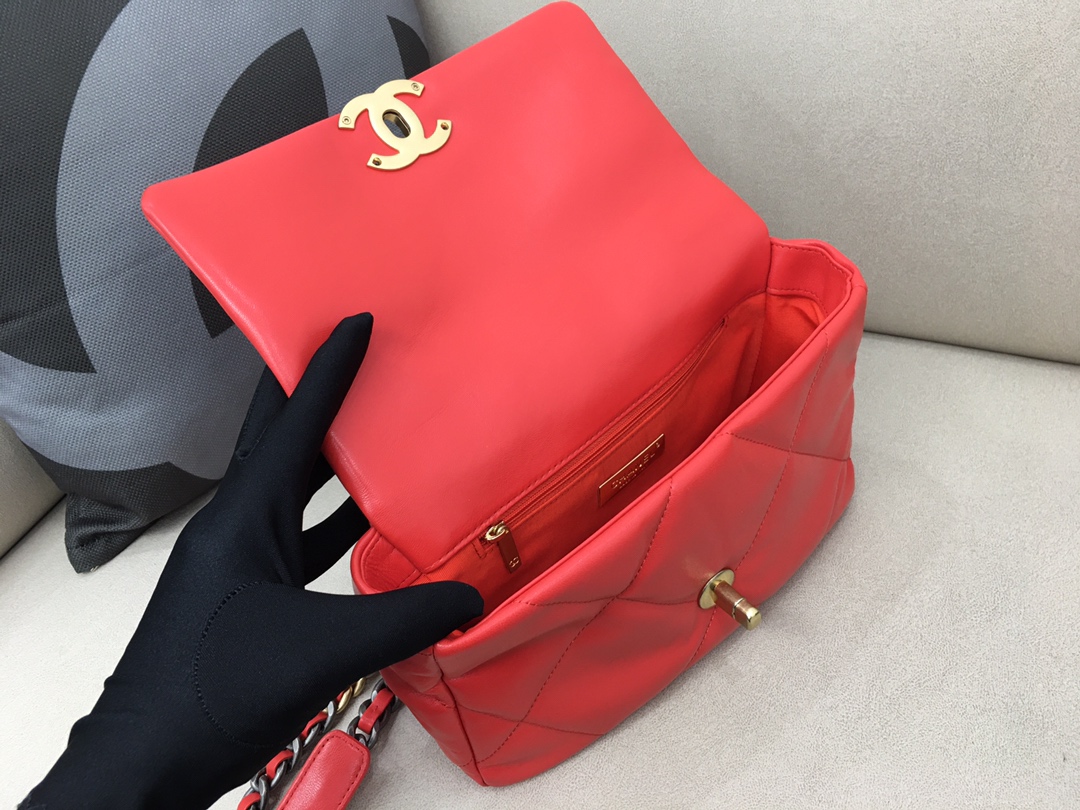 Lambskin 19 Handbag Flap Bag AS1160 Red